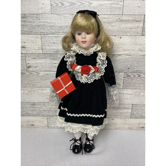 Vintage Lauren Anne Doll Collection Sarah NIB Bisque Porcelain 15” - Picture 2 of 9